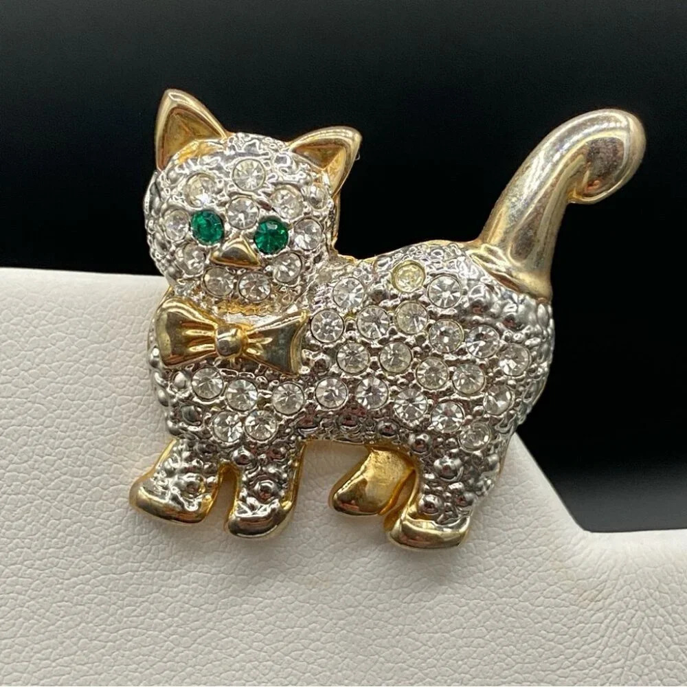 Sparkly Vintage Cat Brooch with Encrusted Rhinestones